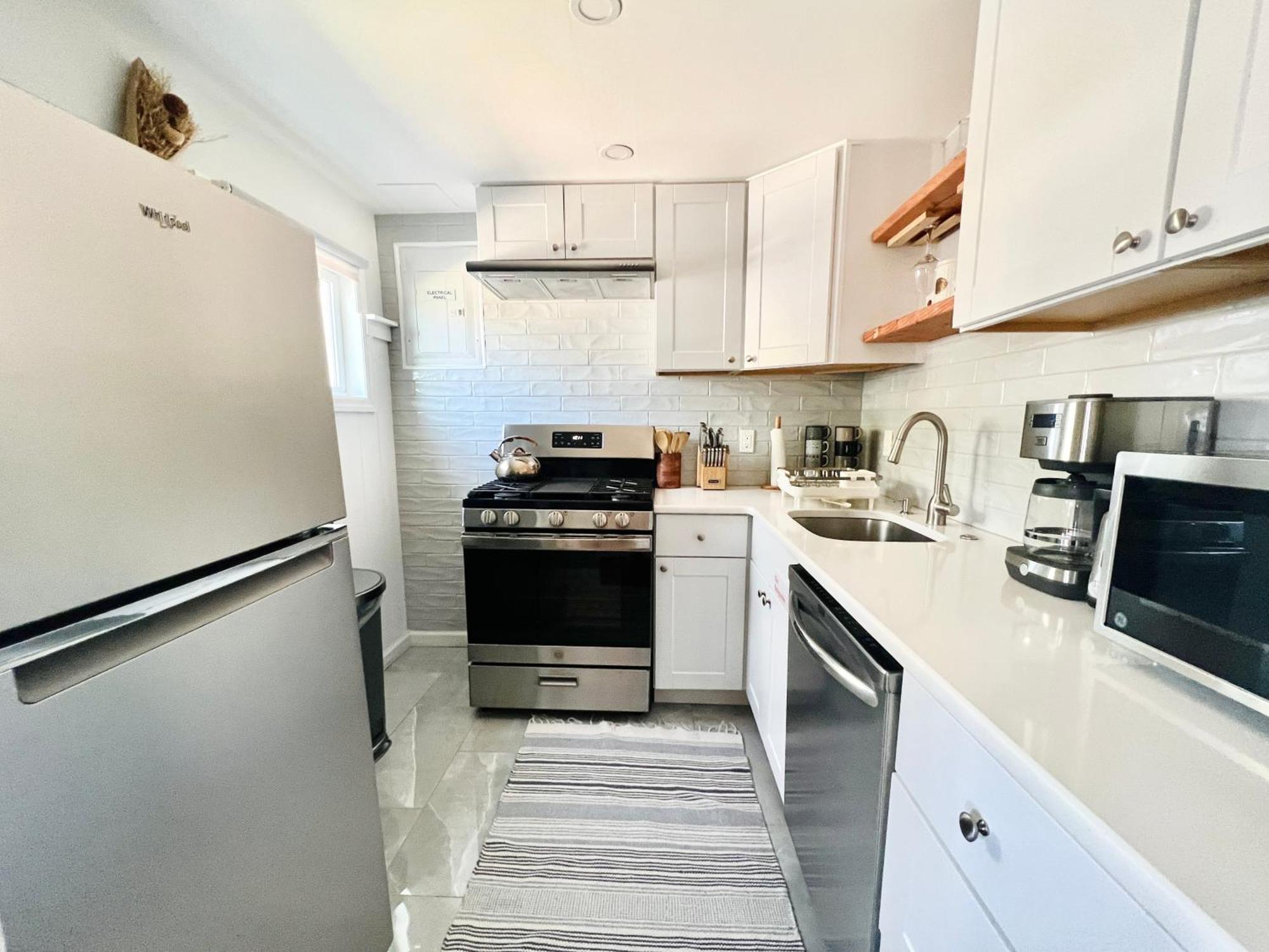 Ultra Modern - Entire 3 Bedroom Apartment - 5 Min Walk To The Beach Уайлдууд Екстериор снимка